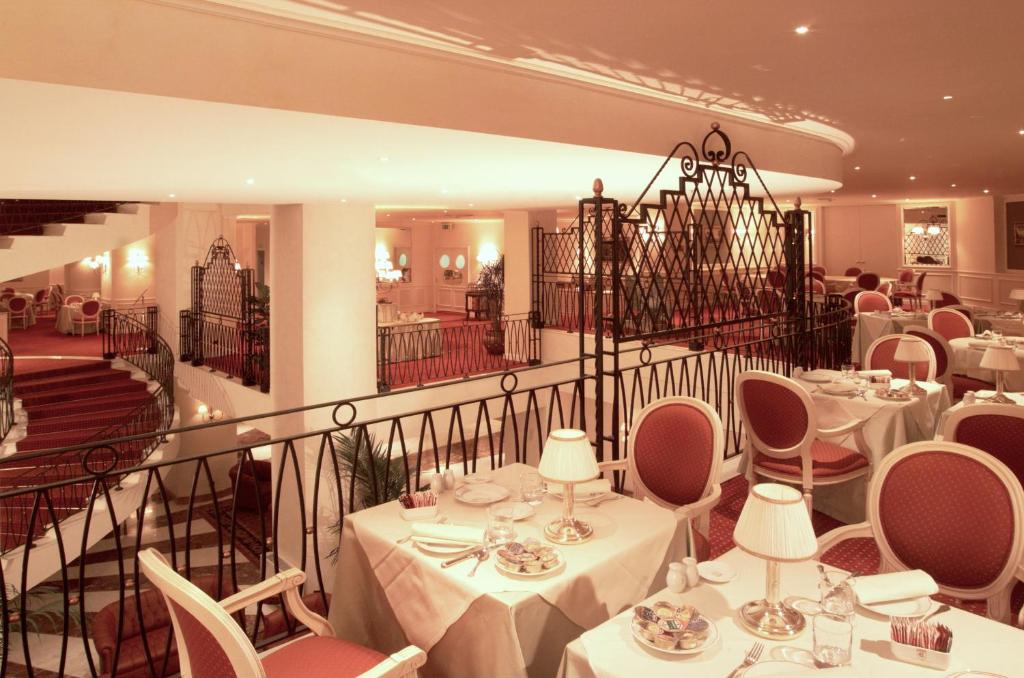 Restaurace v ubytování Grand Hotel Barone Di Sassj