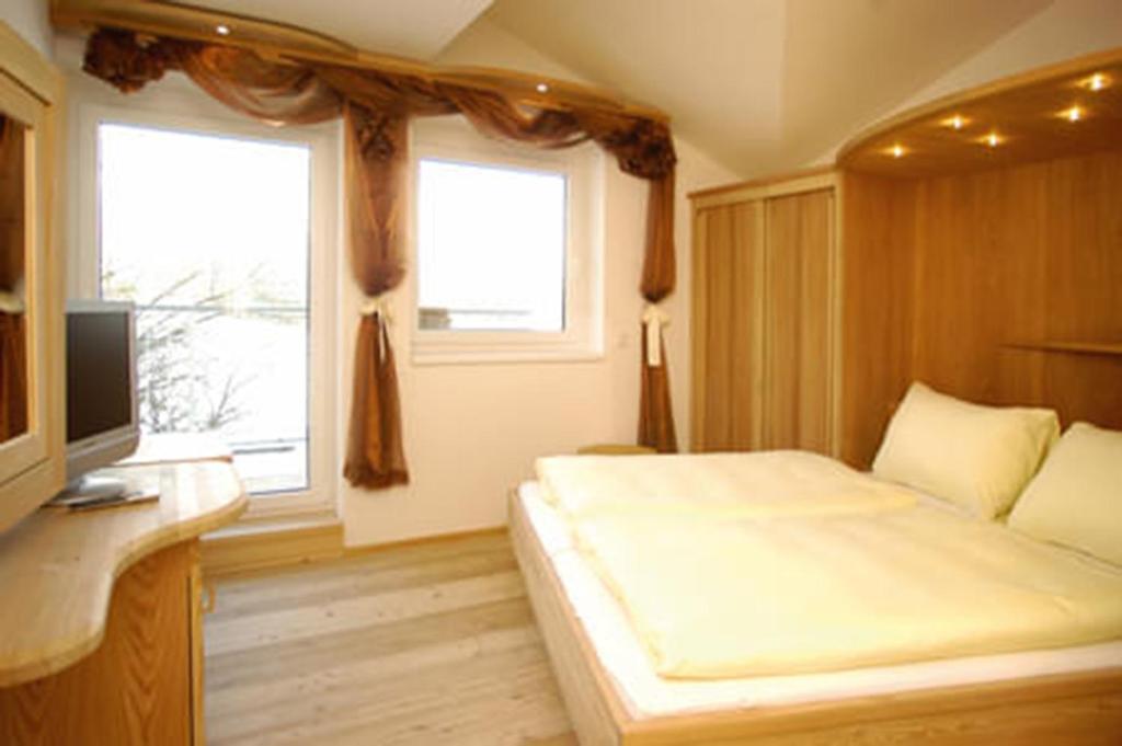 Postel nebo postele na pokoji v ubytování Bed & Breakfast Landhaus Strasser