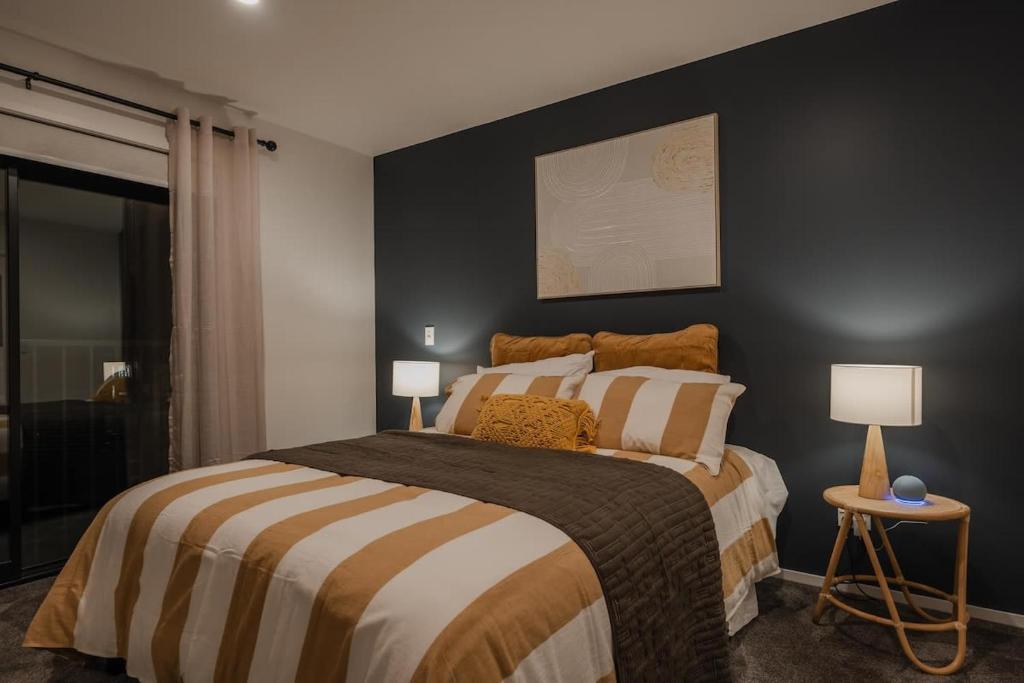 High Roller Luxury Casino Suite & Hot Tub - Resim 15