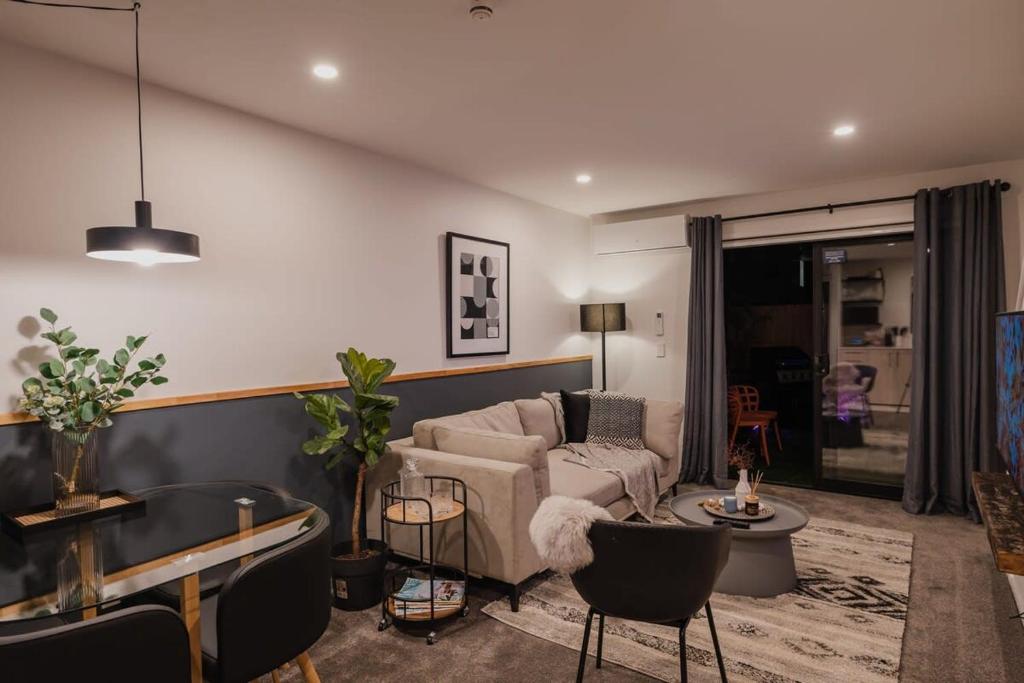 High Roller Luxury Casino Suite & Hot Tub - Resim 9