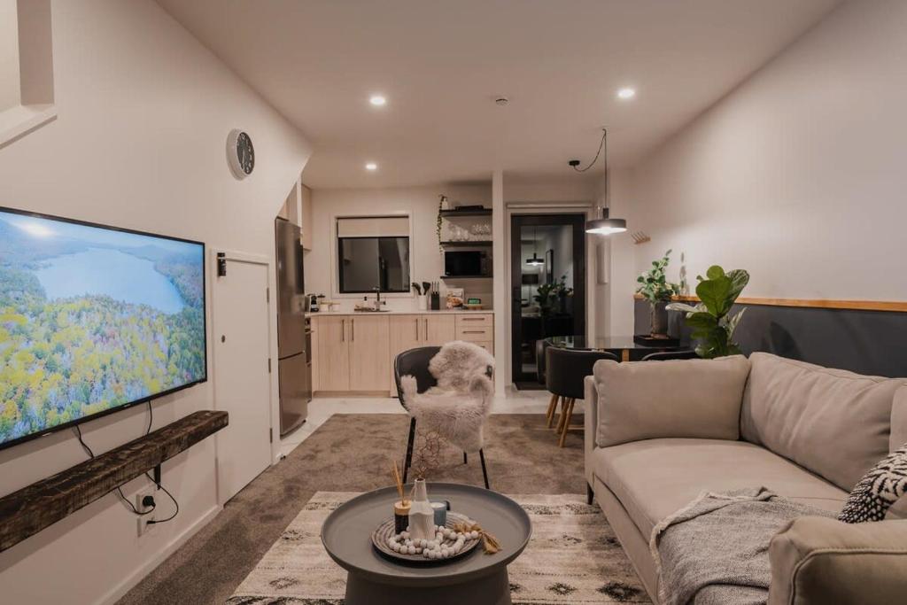 High Roller Luxury Casino Suite & Hot Tub - Resim 6