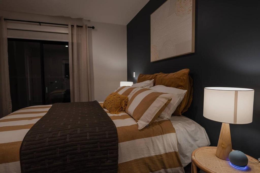 High Roller Luxury Casino Suite & Hot Tub - Resim 16