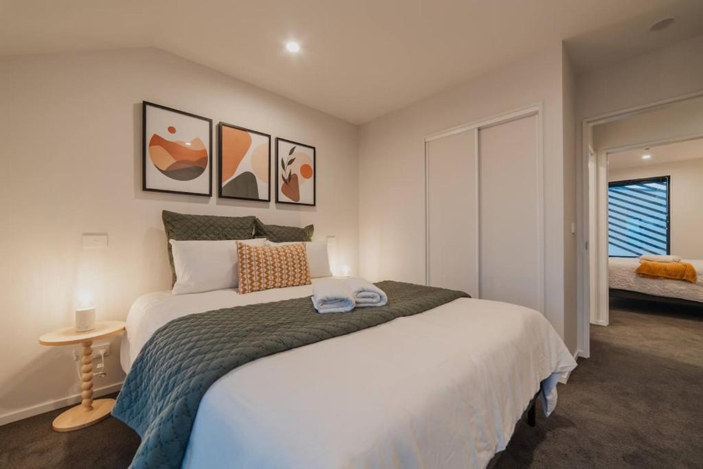 Triple Treat on Fitzgerald - Your 3-BR Getaway - Resim 12