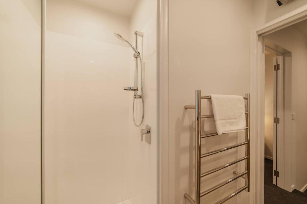 Triple Treat on Fitzgerald - Your 3-BR Getaway - Resim 28