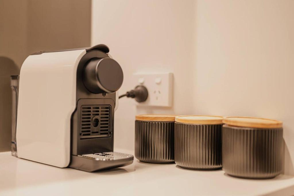 Fitzgerald Focus - Your 1BR Urban Oasis - Resim 13