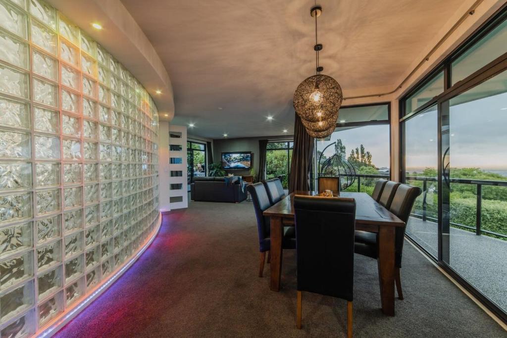 Million Dollar City Views - Sleeps 12