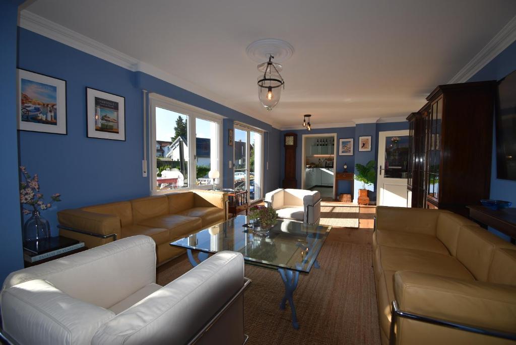 Χώρος καθιστικού στο Sonnige 4 Zimmer Gartenwohnung nähe See für bis zu 6 Personen