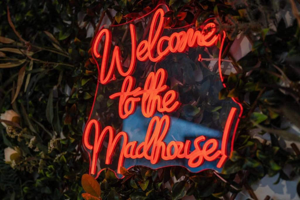 Madhouse Comfort - 2-BR Haven on Tuam Street - Resim 2