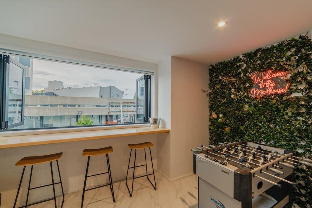 Madhouse Comfort - 2-BR Haven on Tuam Street - Resim 5