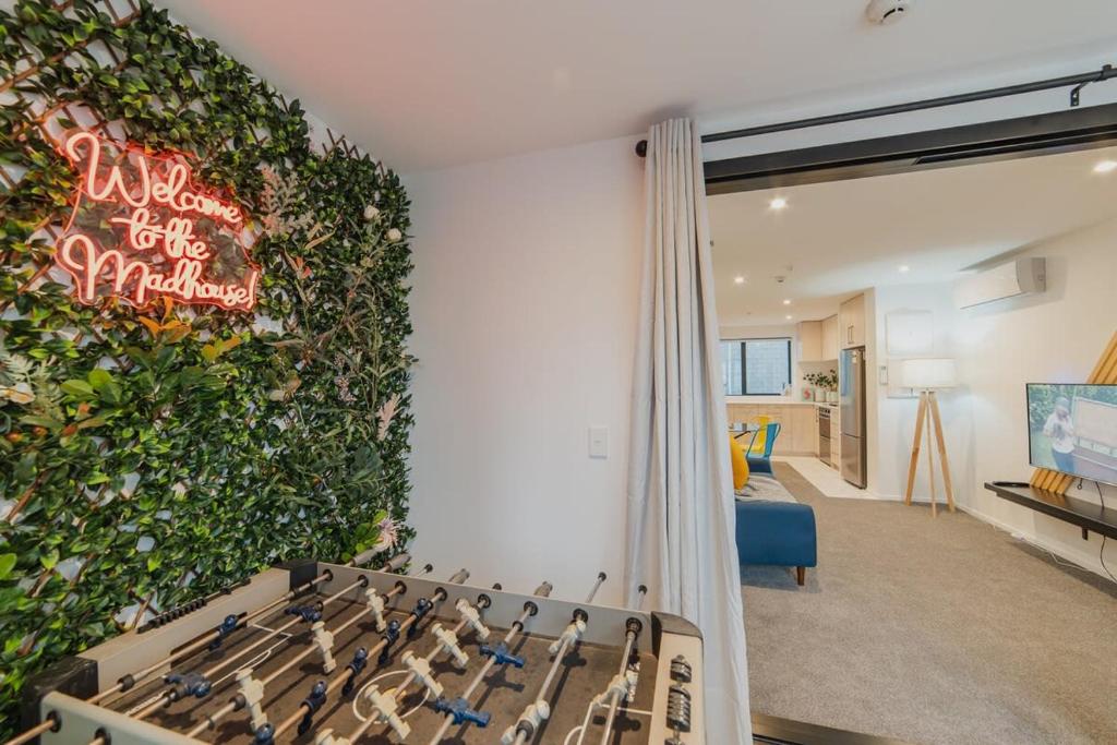 Madhouse Comfort - 2-BR Haven on Tuam Street - Resim 14