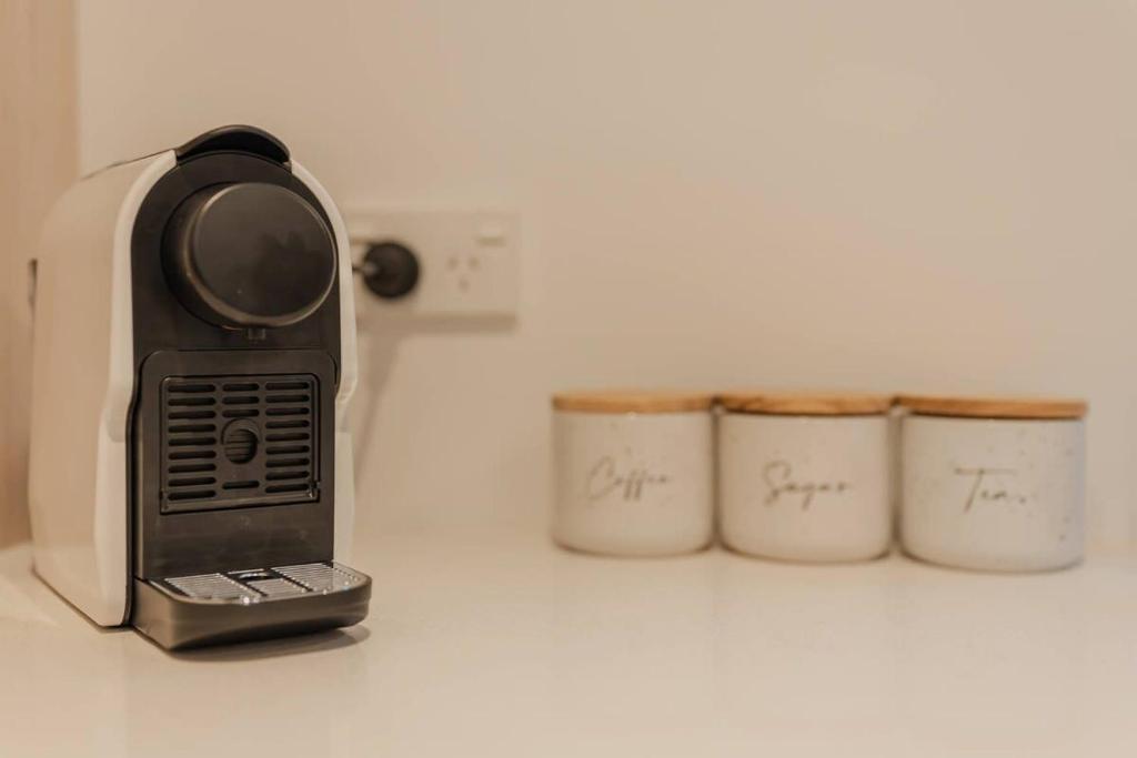 Madhouse Comfort - 2-BR Haven on Tuam Street - Resim 16