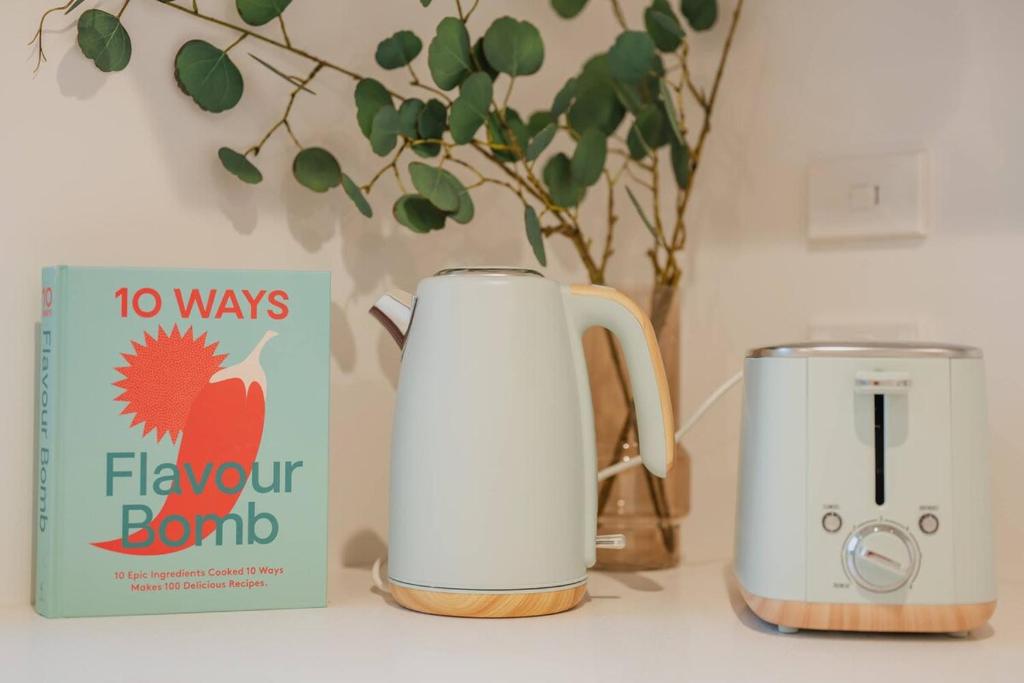 Madhouse Comfort - 2-BR Haven on Tuam Street - Resim 17