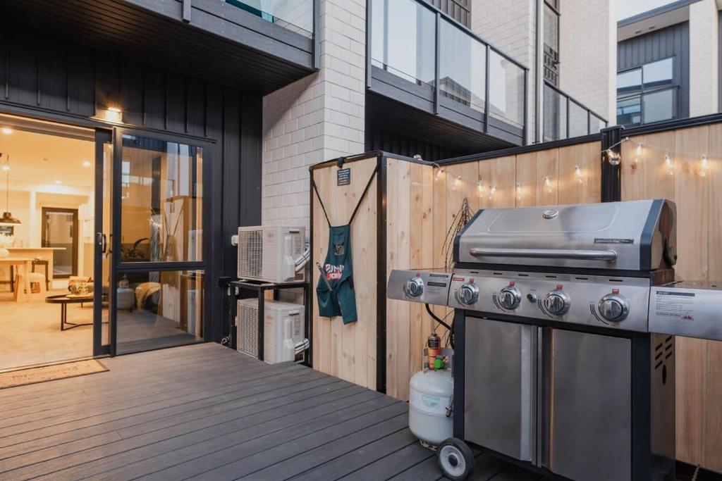 Your Stylish Retreat in the Heart of the City - Resim 6