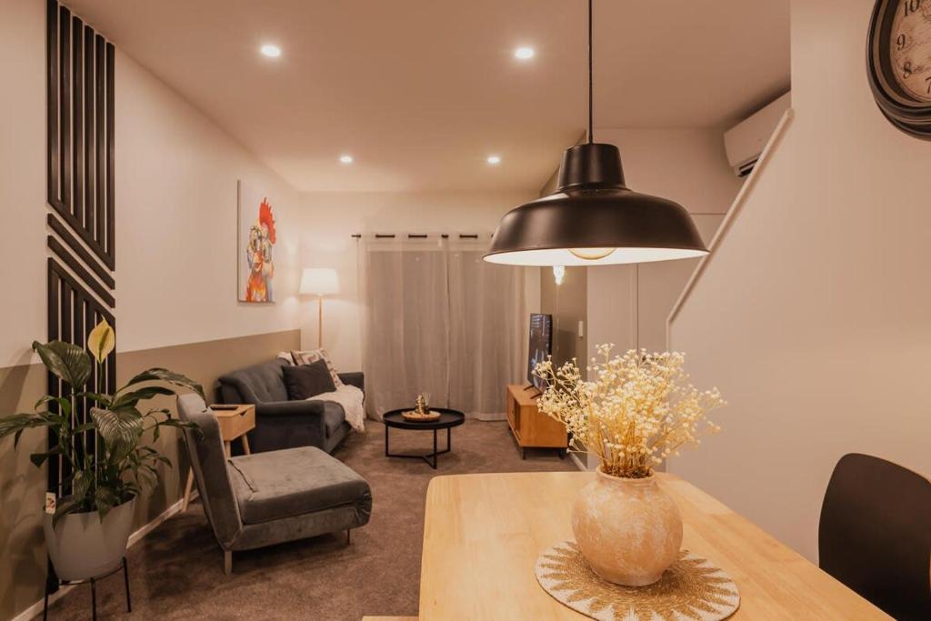 Your Stylish Retreat in the Heart of the City - Resim 19