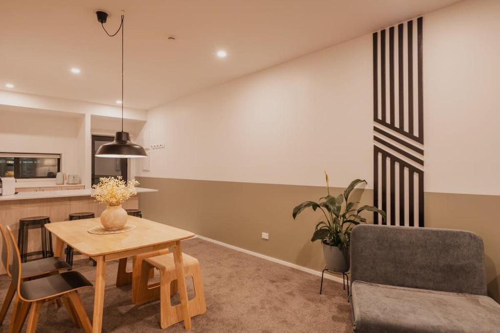 Your Stylish Retreat in the Heart of the City - Resim 22