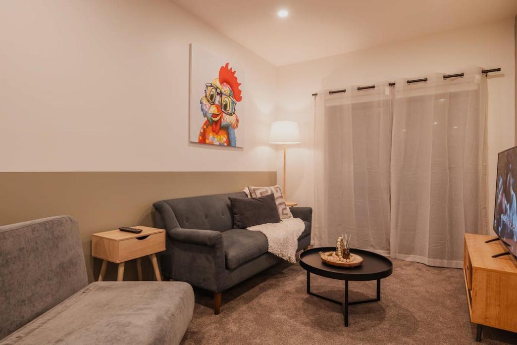 Your Stylish Retreat in the Heart of the City - Resim 24