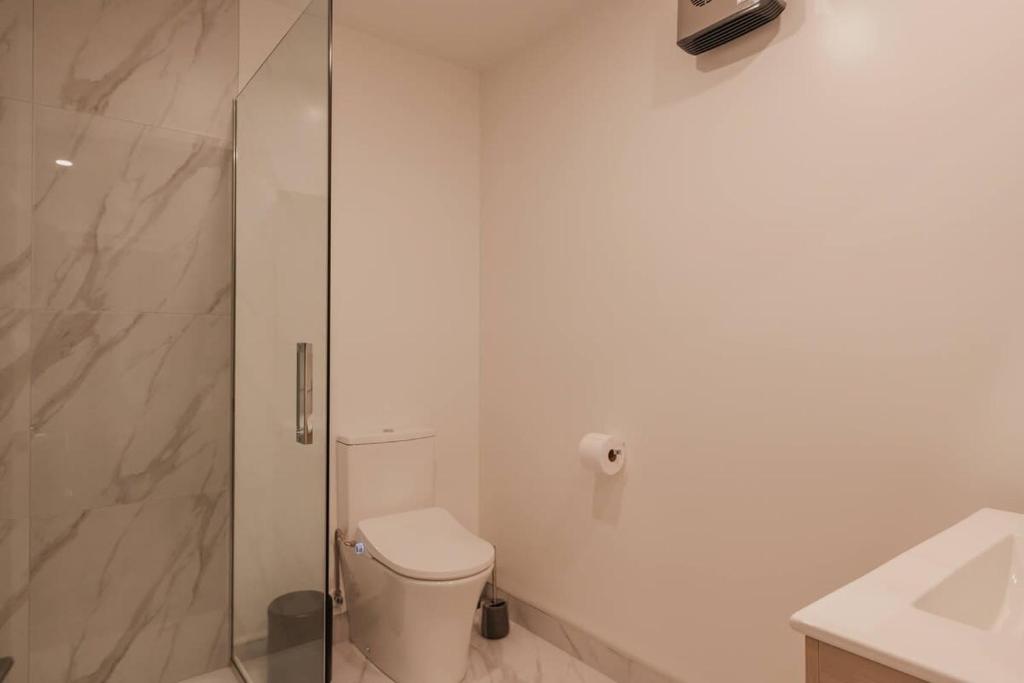 Your Stylish Retreat in the Heart of the City - Resim 31