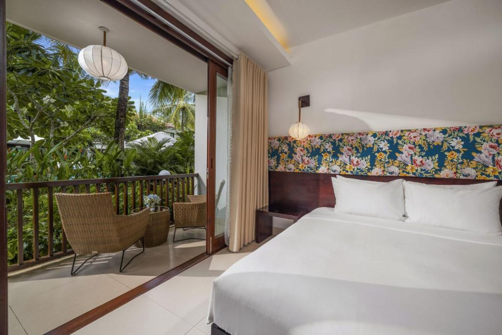 Double Deluxe Pool View Room