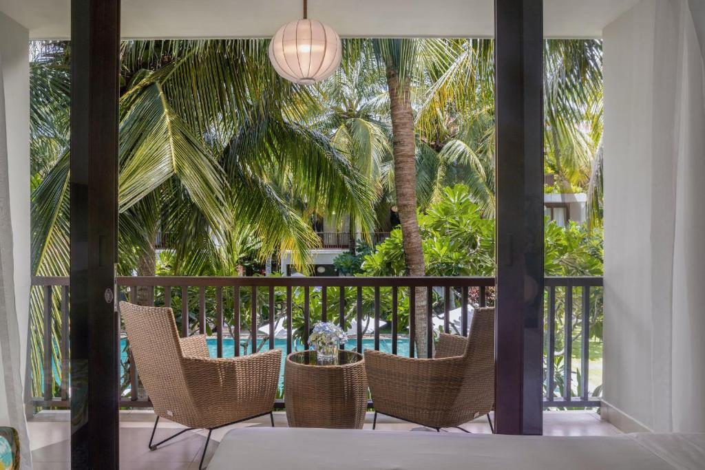 Double Deluxe Pool View Room