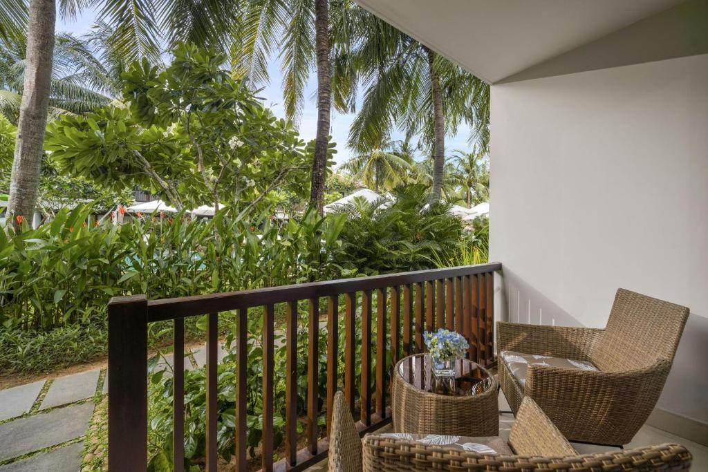 Double Deluxe Pool View Room
