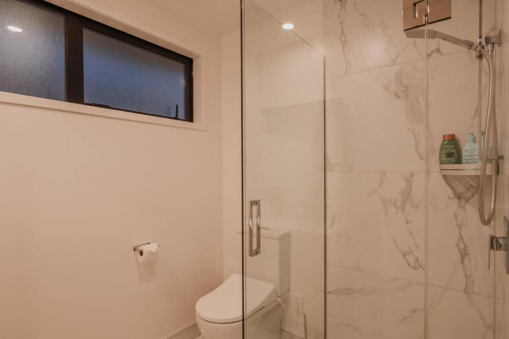 Addington Stadium Stay - Sleeps 6 - Resim 15