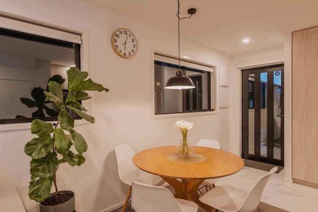 Addington Stadium Stay - Sleeps 6 - Resim 14