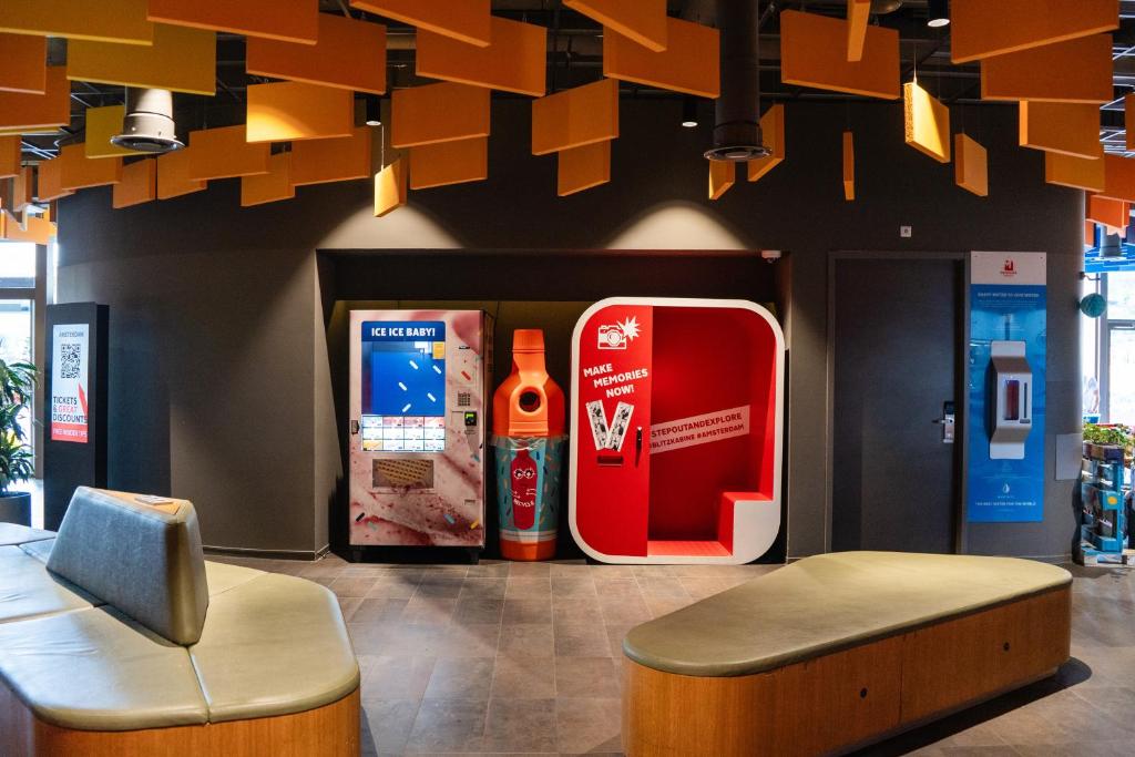a room with a coca cola and a soda machine at MEININGER Hotel Amsterdam City West in Amsterdam
