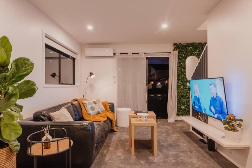 Where Home Meets Serenity in Christchurch - Resim 3