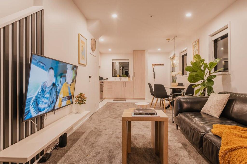 Where Home Meets Serenity in Christchurch - Resim 6