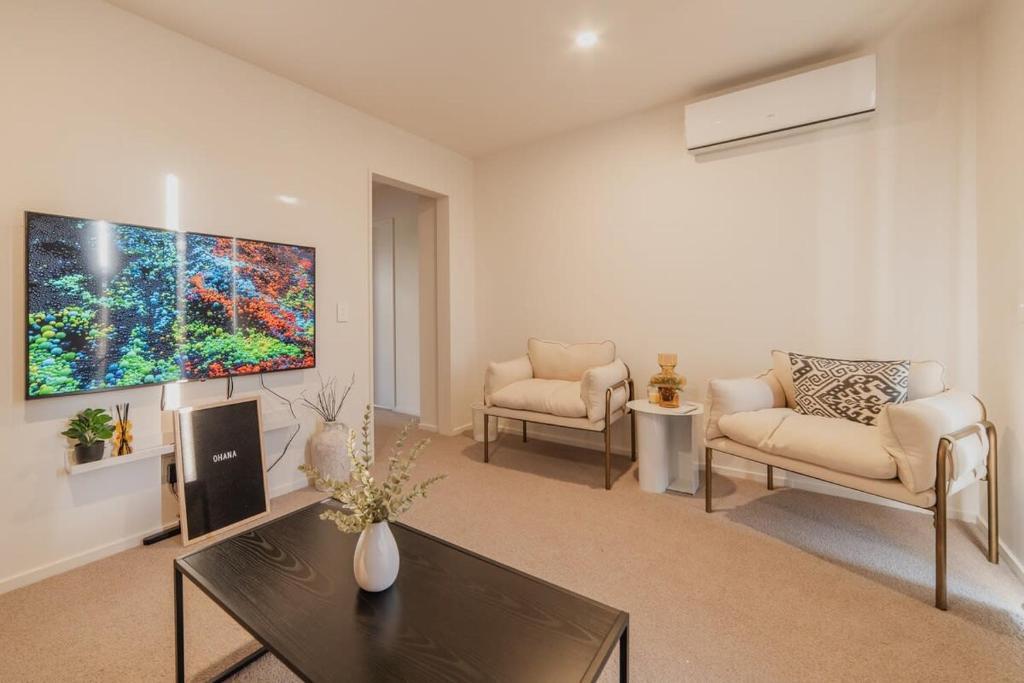 Garden View 2-Bedroom Getaway in Christchurch - Resim 9