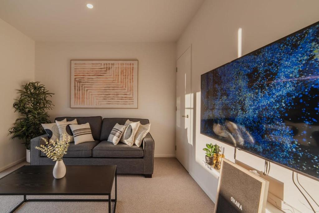 Garden View 2-Bedroom Getaway in Christchurch - Resim 14