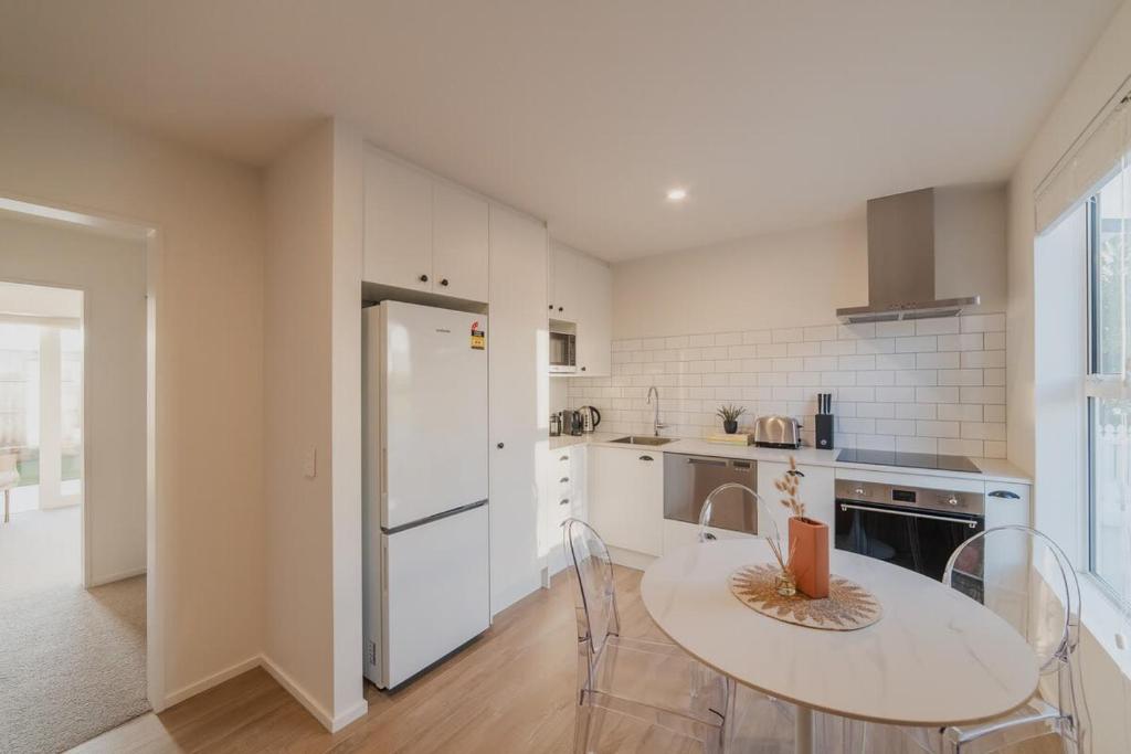 Garden View 2-Bedroom Getaway in Christchurch - Resim 4