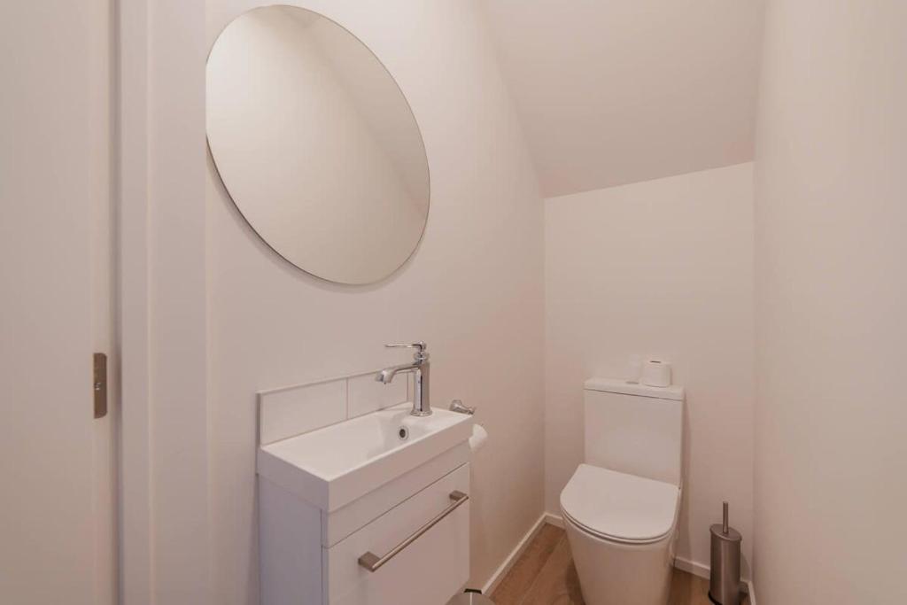 Garden View 2-Bedroom Getaway in Christchurch - Resim 8