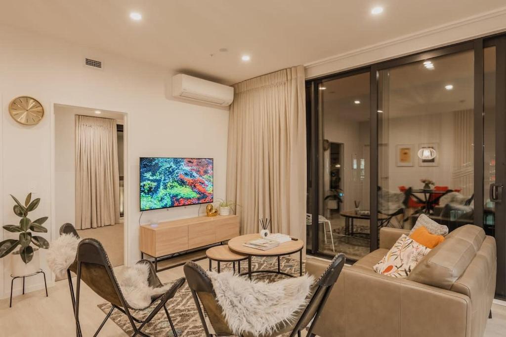 a living room with a couch and a tv at Tuam on Top Sleeps 5 in Christchurch