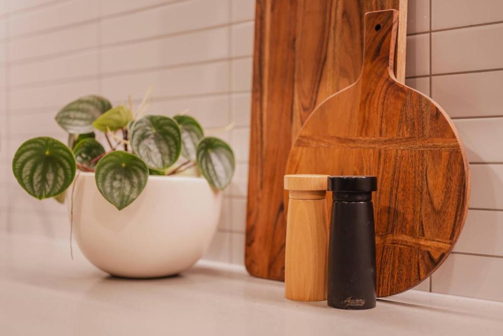 Bright & Airy on Tuam - 2Bedroom Apartment - Resim 27