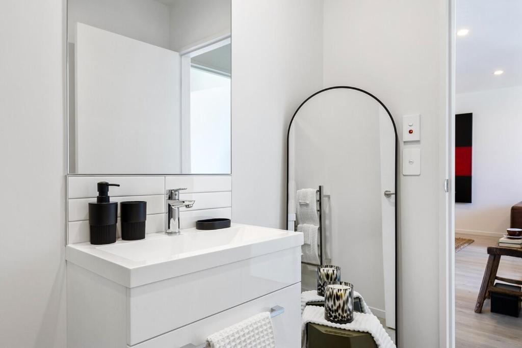 Bright & Airy on Tuam - 2Bedroom Apartment - Resim 3