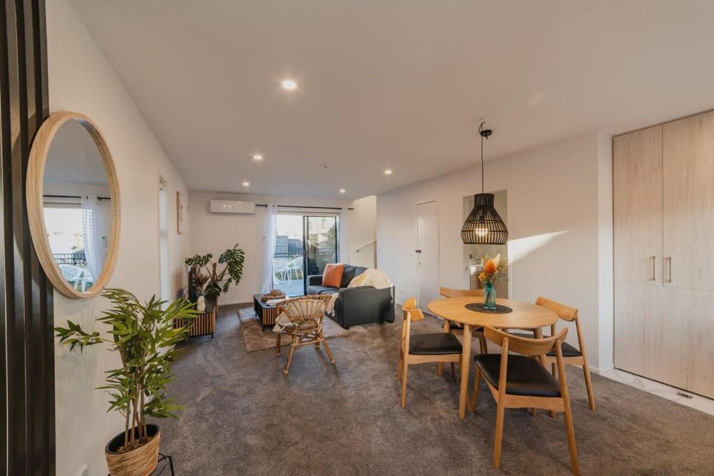 Enchanting Getaway in Merivale - Resim 4