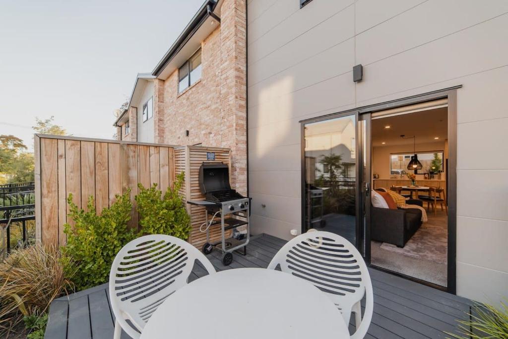 Enchanting Getaway in Merivale - Resim 6