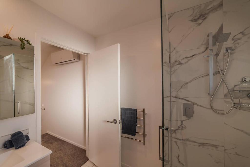 Enchanting Getaway in Merivale - Resim 16