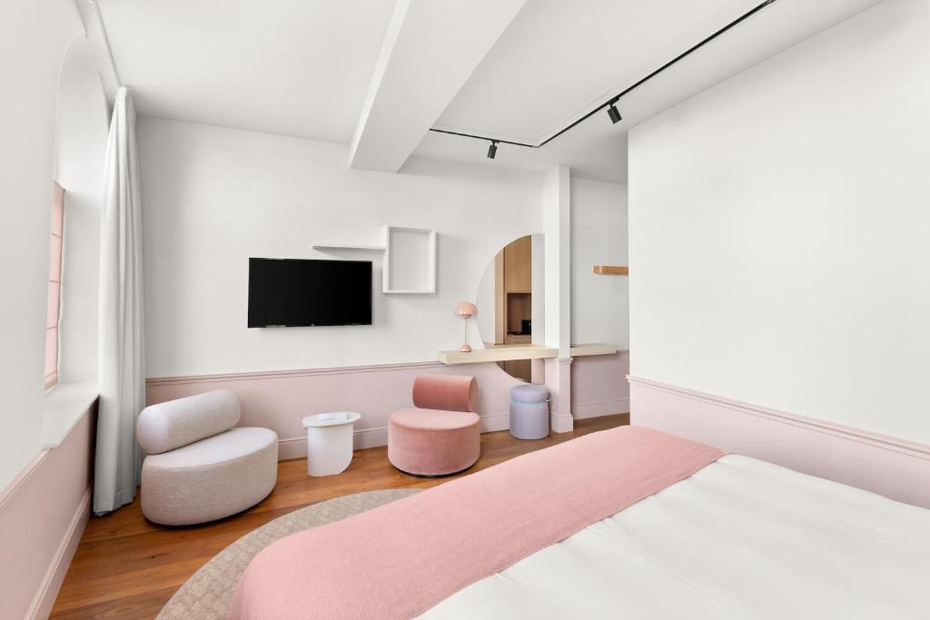 TV a/nebo společenská místnost v ubytování Eclectic Hotel Copper