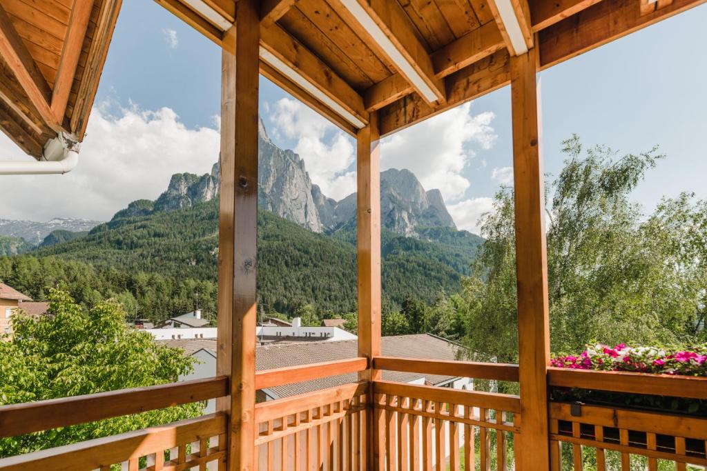 Nespecifikovaný výhled na hory nebo výhled na hory při pohledu z aparthotelu