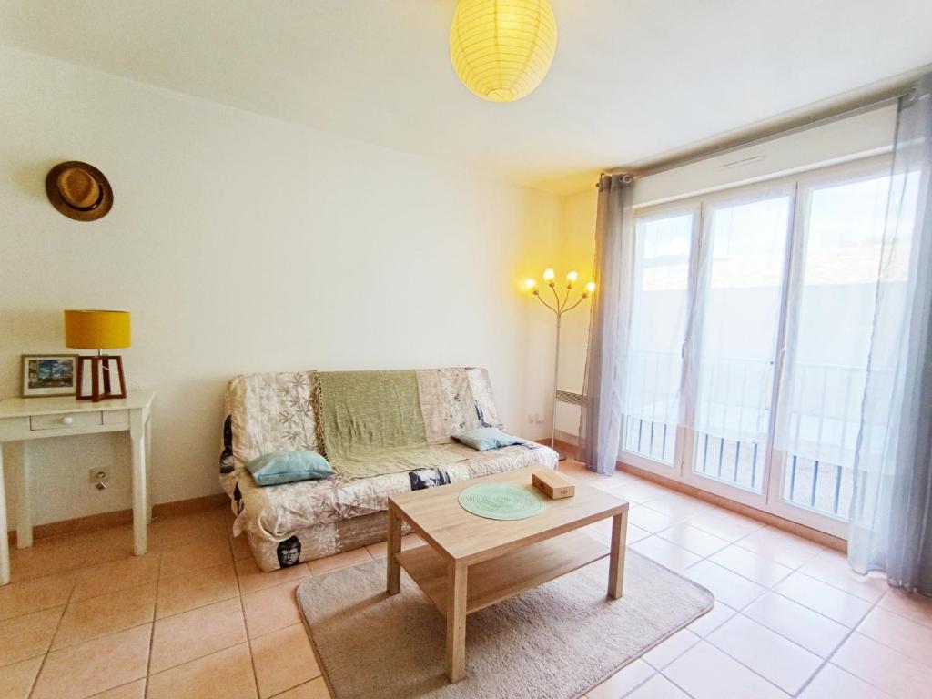 a living room with a couch and a table at Détente en provence in Digne-les-Bains