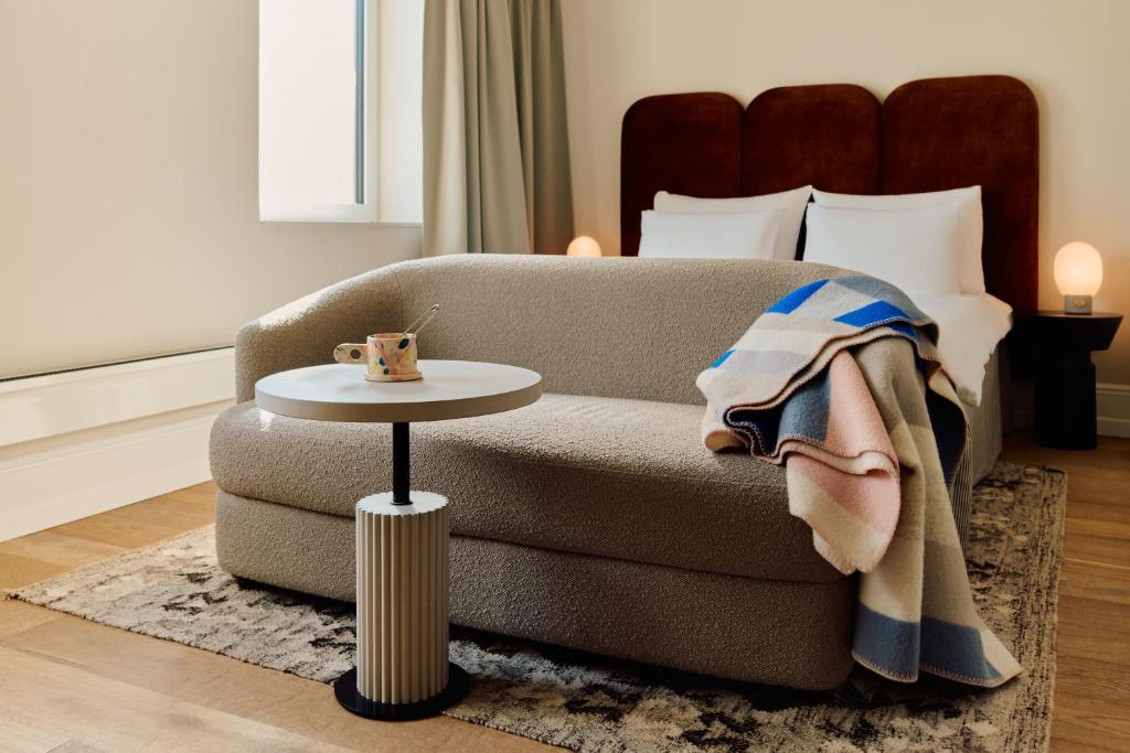 
Studio with City View
