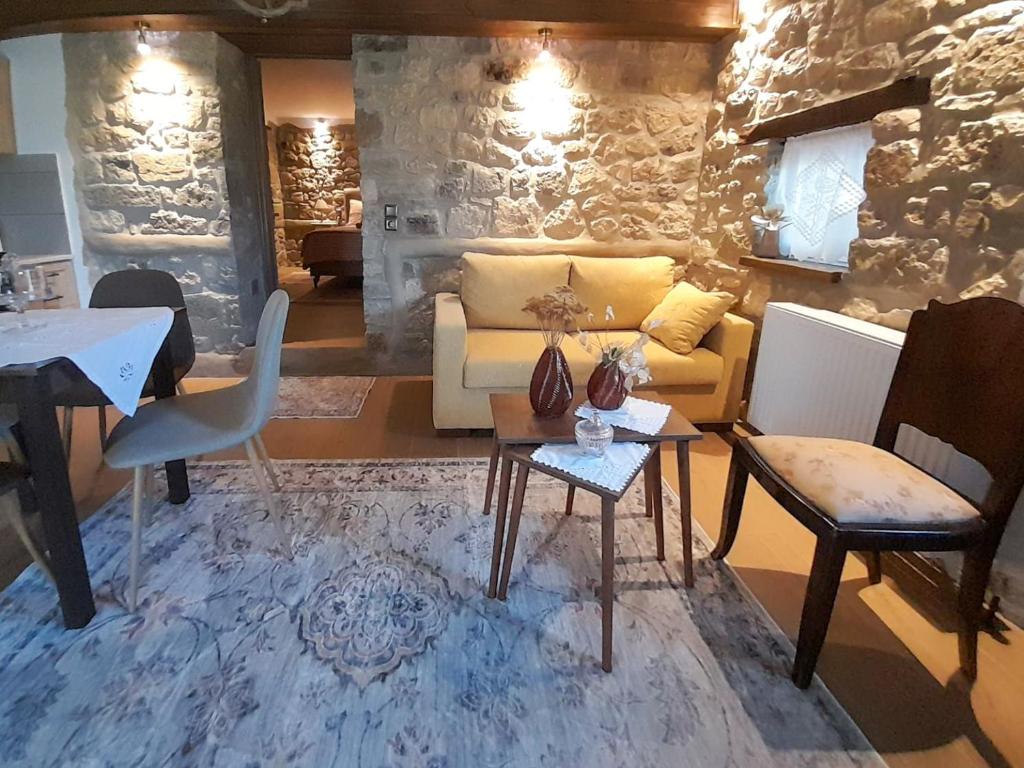 Posezení v ubytování Elen's Suites Pramanta