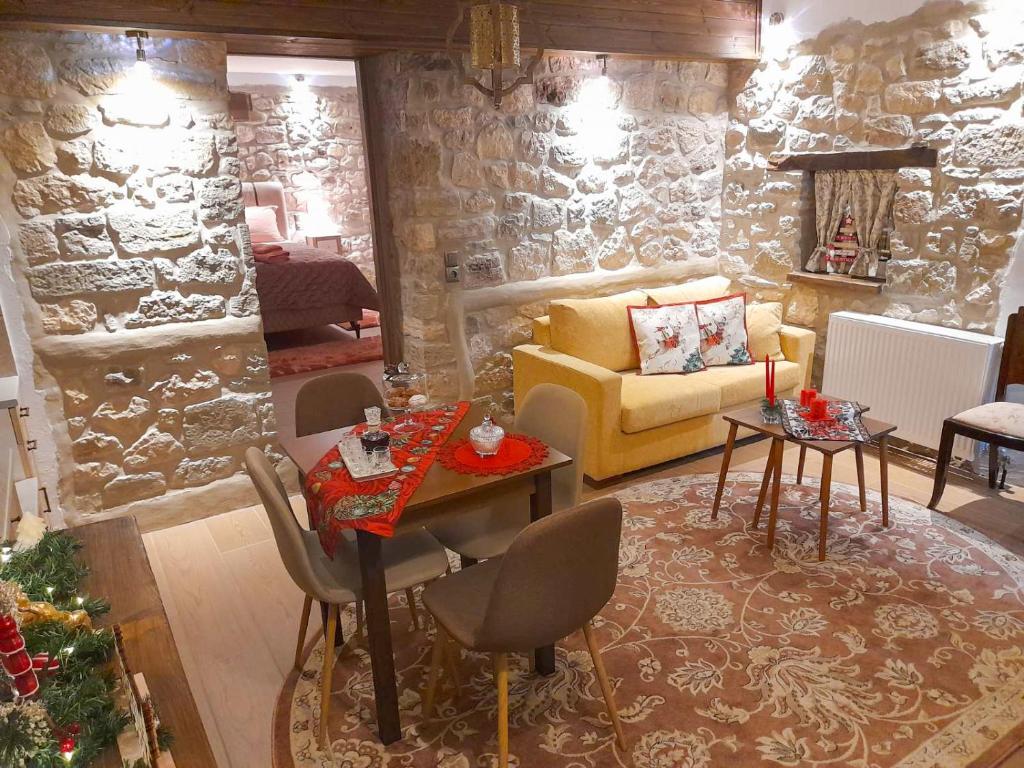 Posezení v ubytování Elen's Suites Pramanta