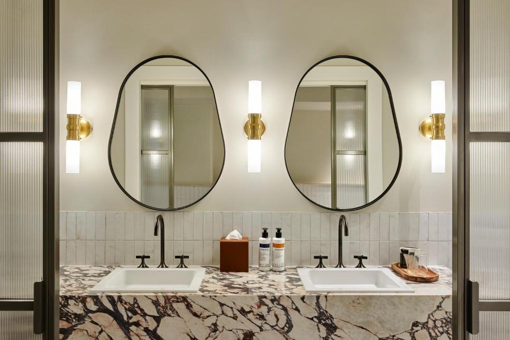 Att I Kvadraturen - Resim 4