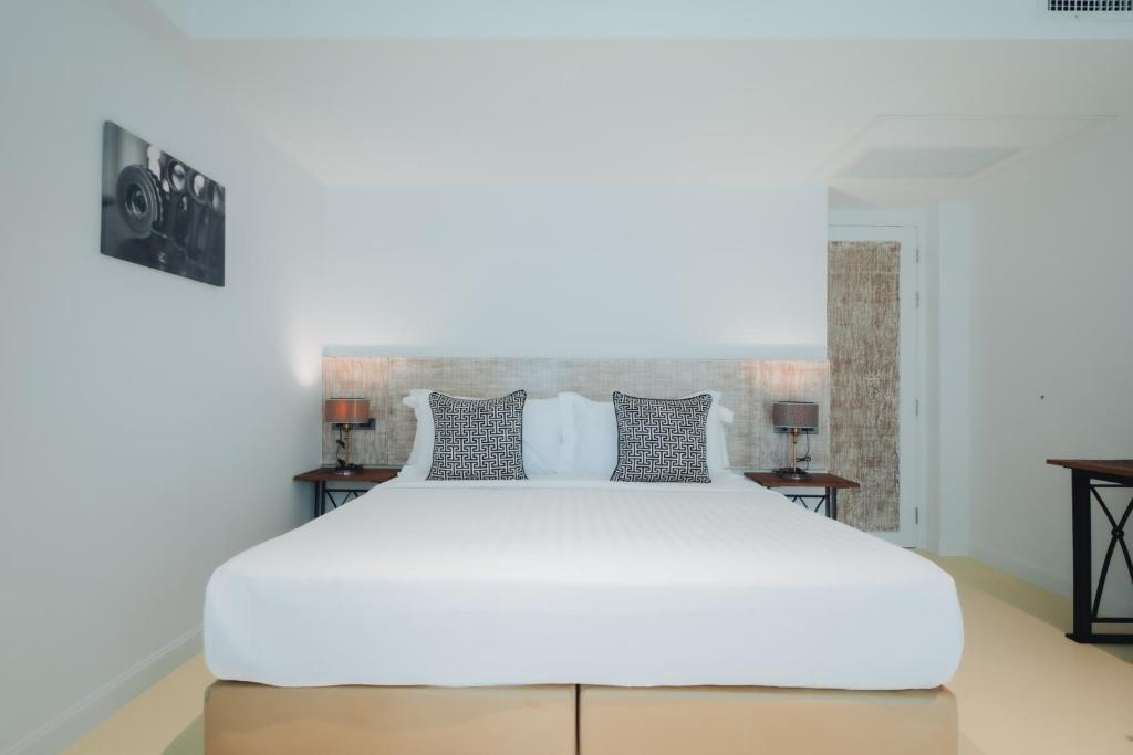 Een bed of bedden in een kamer bij Xinlor House - Phuket Old Town