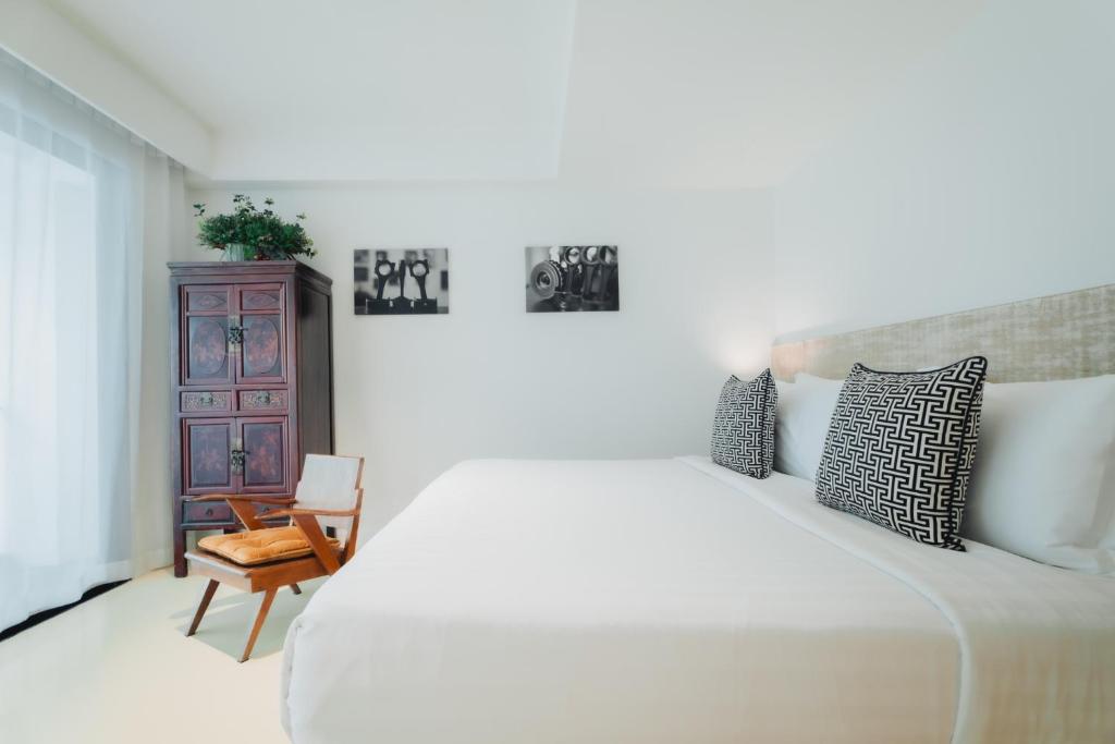 Een bed of bedden in een kamer bij Xinlor House - Phuket Old Town