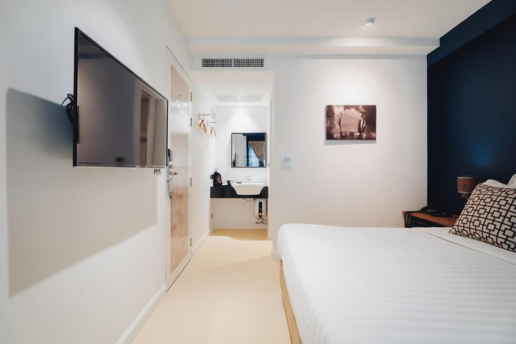 Een bed of bedden in een kamer bij Xinlor House - Phuket Old Town