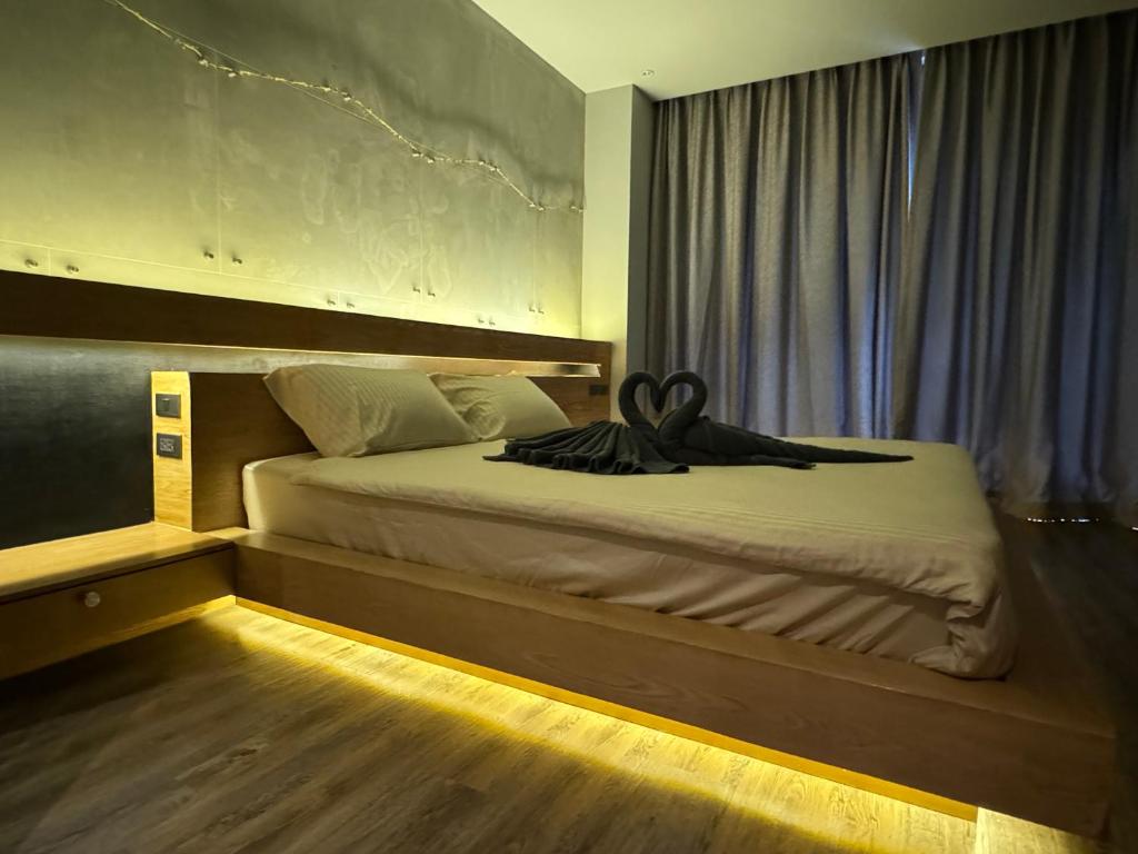 Postel nebo postele na pokoji v ubytování ReLife NaiHarn Beach by Mill